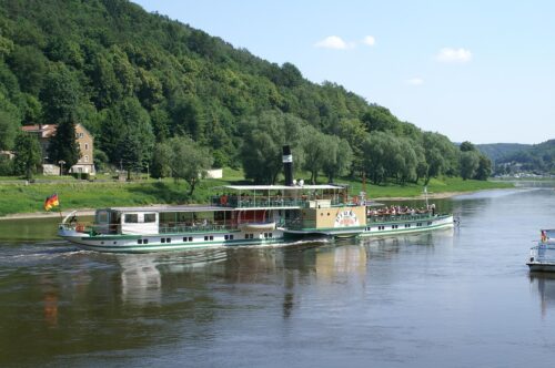 Historischer Raddampfer auf der Elbe in der Sächsischen Schweiz