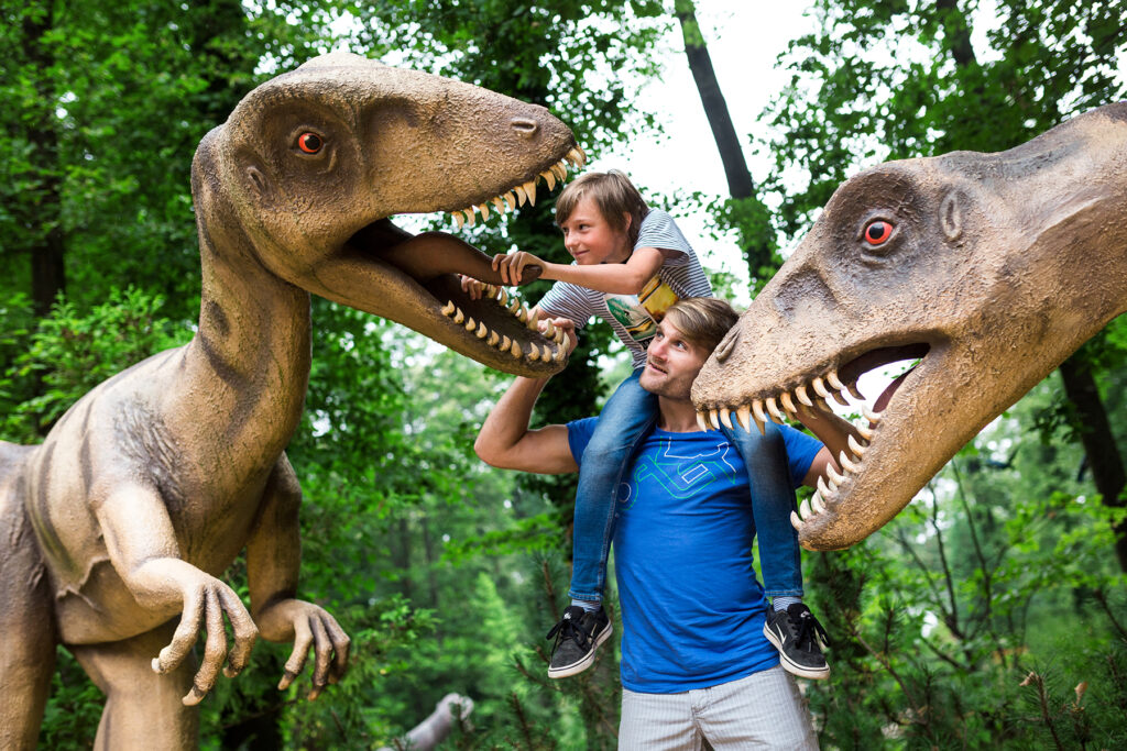 Lebensgroße Dinosauriermodelle im Saurierpark