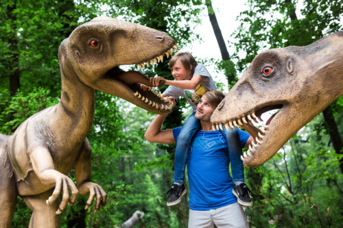 Lebensgroße Dinosauriermodelle im Saurierpark