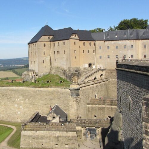 Die Festung Königstein auf ihrem markanten Tafelberg