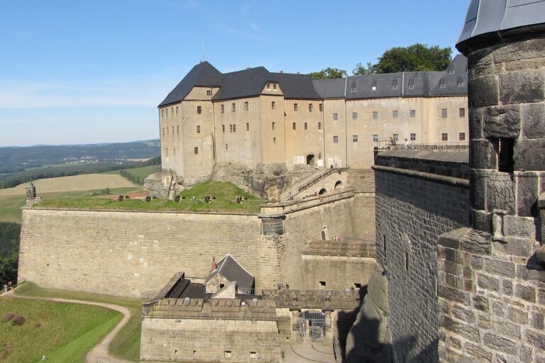 Die Festung Königstein auf ihrem markanten Tafelberg