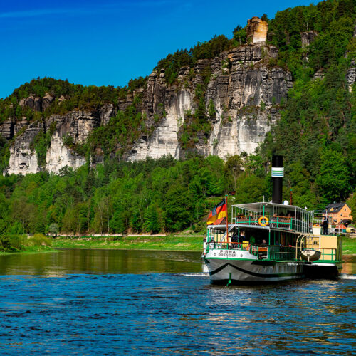 Dampfschiff auf der Elbe bei Rathen