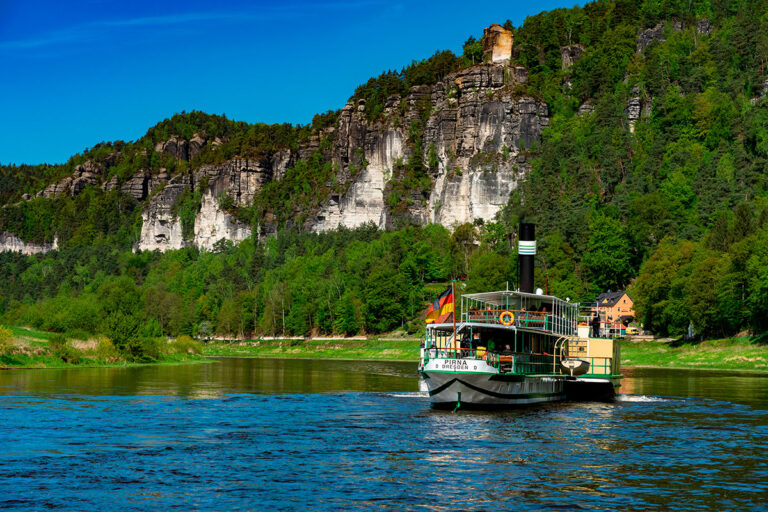 Dampfschiff auf der Elbe bei Rathen