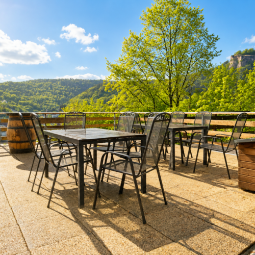 Das Bild zeigt die Gemeinschafts-Terrasse am Ferienhaus Luxusboofe in Königstein